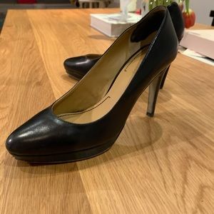 Nine West leather pumps